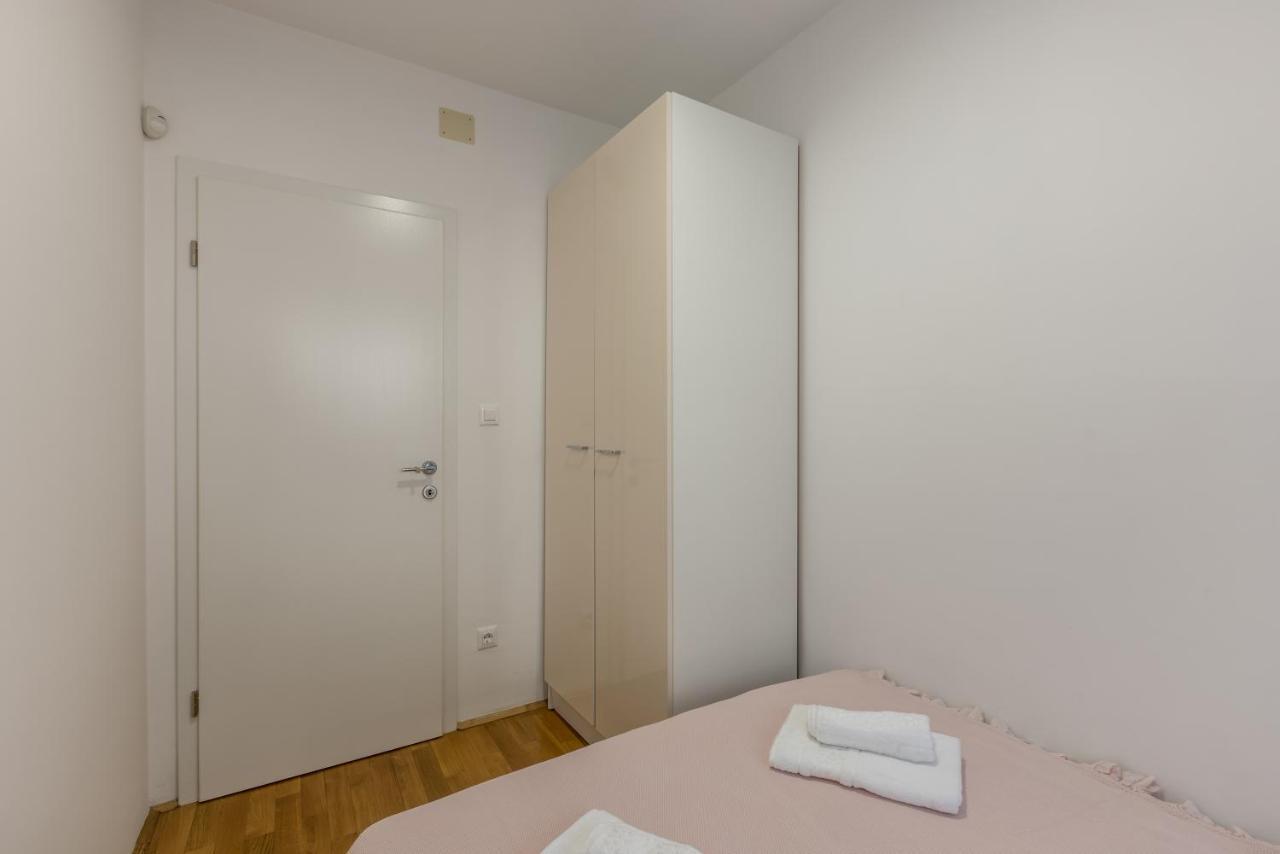 Madrugada Apartments Stari Grad  Esterno foto