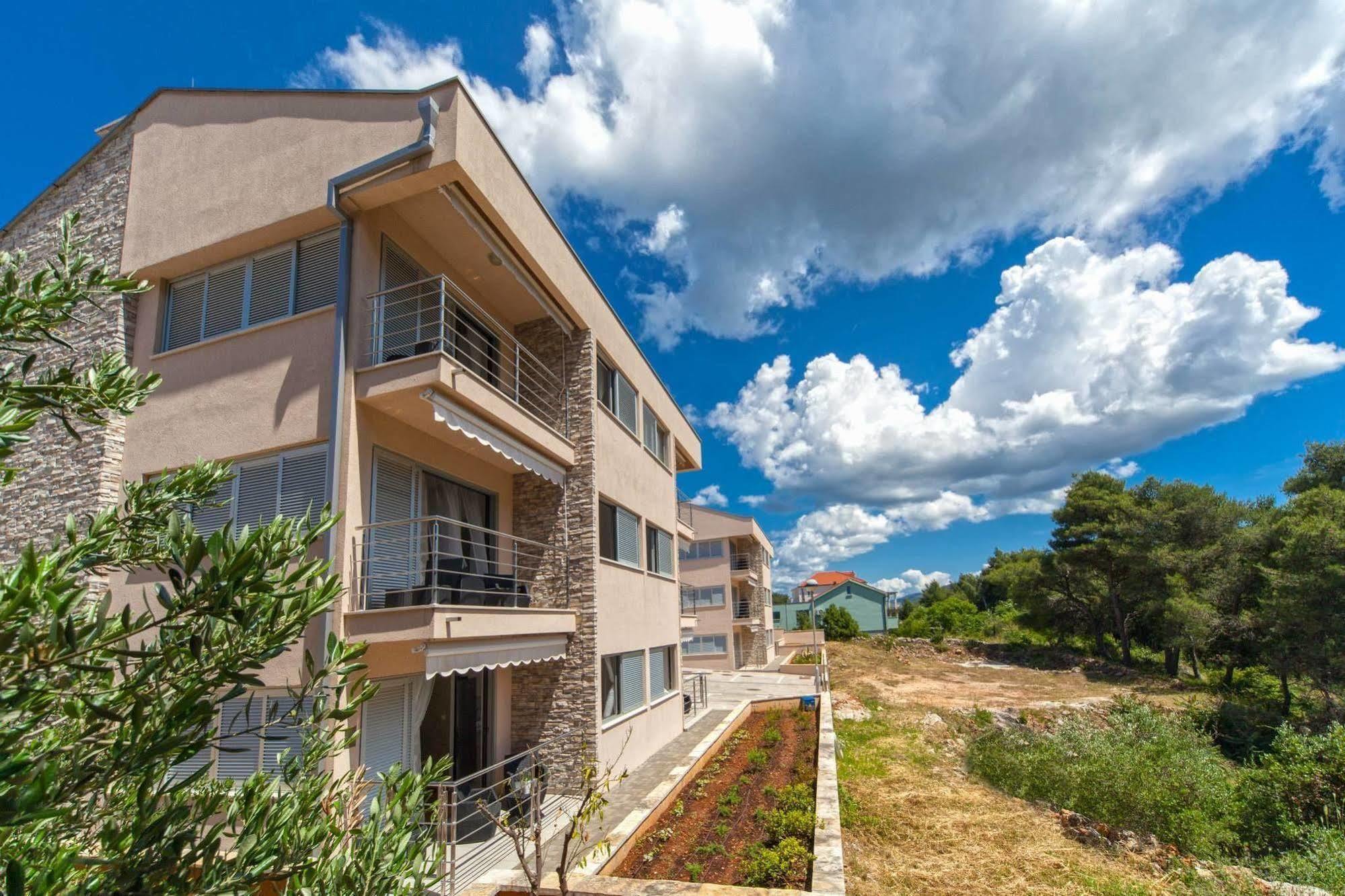 Madrugada Apartments Stari Grad  Esterno foto